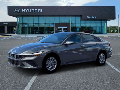 New 2026 Hyundai Elantra Hybrid FWD image 21