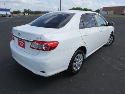 Used 2011 Toyota Corolla LE image 6