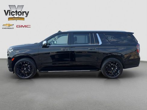 Used 2023 Chevrolet Suburban Premier image 3