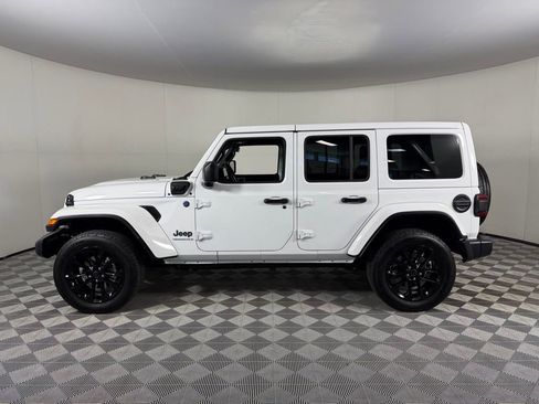 Used 2025 Jeep Wrangler Unlimited Sahara w/ Safety Group AWD/4WD image 9