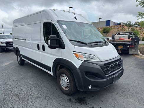 Used 2025 RAM ProMaster 2500 w/ Convenience Group FWD image 3