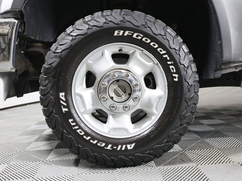 Used 2010 Ford F250 Lariat image 9