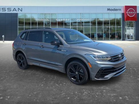 Used 2023 Volkswagen Tiguan SE R-Line FWD image 7