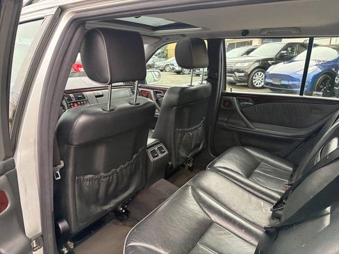 Used 2000 Mercedes-Benz E 320 4MATIC Wagon image 23
