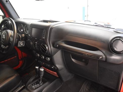 Used 2018 Jeep Wrangler Unlimited Rubicon AWD/4WD image 17