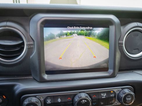 Used 2022 Jeep Wrangler Unlimited Sahara w/ Cold Weather Group AWD/4WD image 18