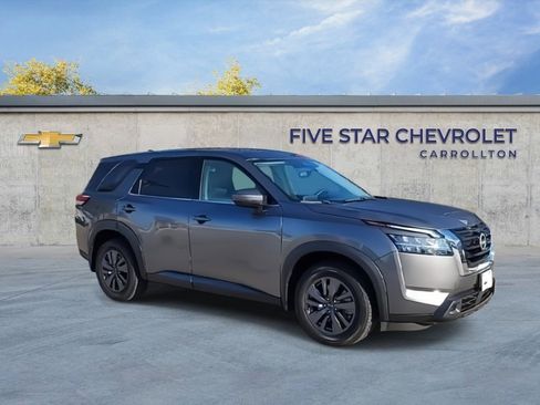 Used 2022 Nissan Pathfinder S image 2