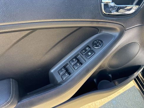 Used 2018 Kia Forte S w/ S Technology Plus Package FWD image 27