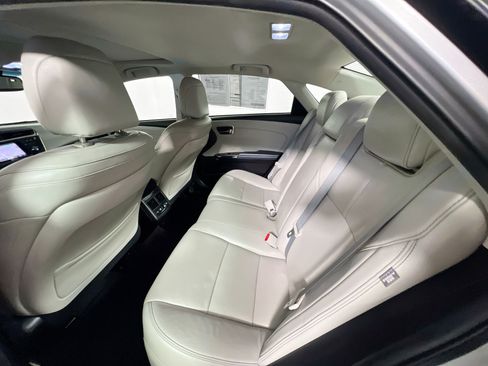 Used 2014 Toyota Avalon Limited image 29