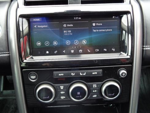 Used 2017 Land Rover Discovery First Edition image 35