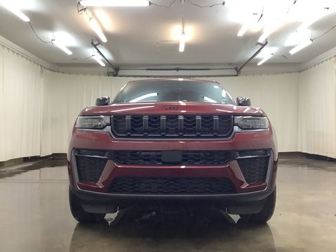 New 2026 Jeep Grand Cherokee L 4WD image 11