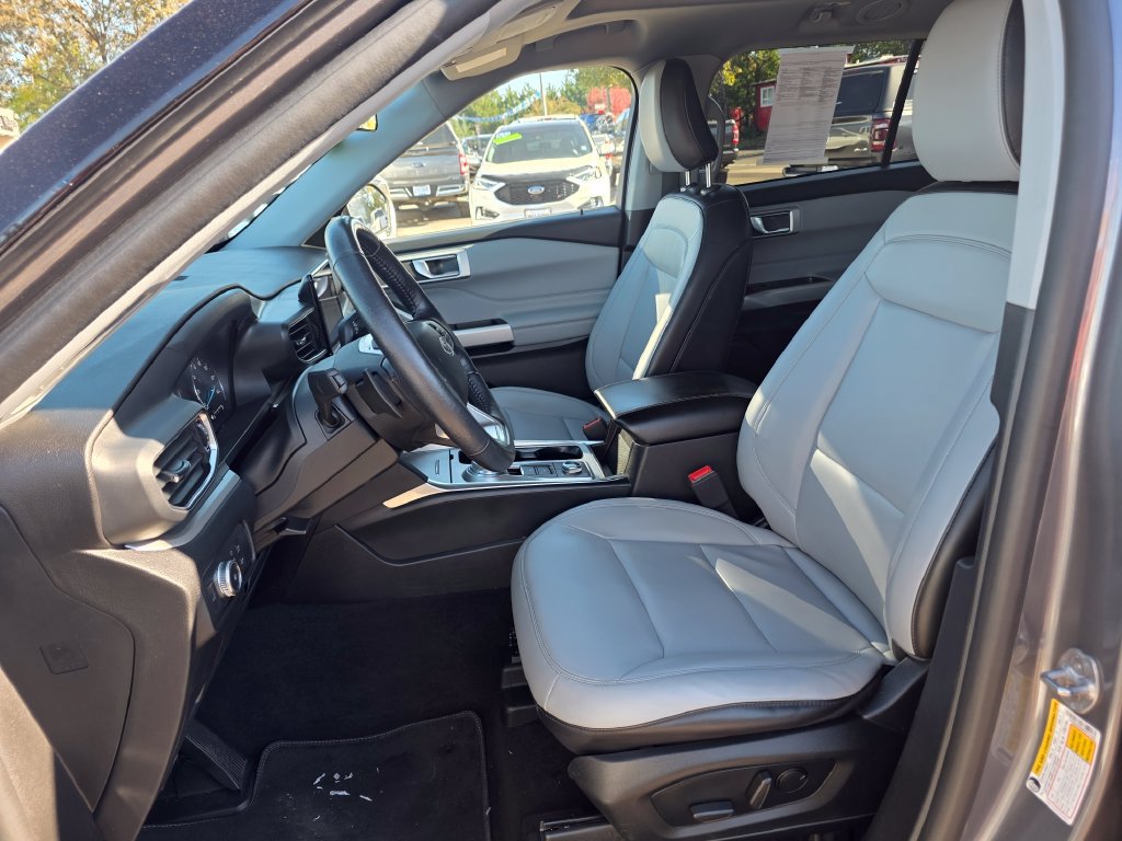 Used 2021 Ford Explorer XLT w/ Equipment Group 202A AWD/4WD image 4