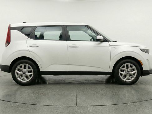 Used 2025 Kia Soul LX w/ LX Technology Package image 5