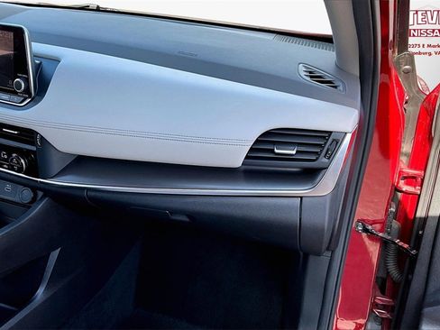 Certified 2023 Nissan Rogue SV image 24