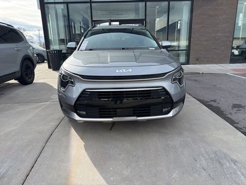 Certified 2024 Kia Niro EX Touring image 7