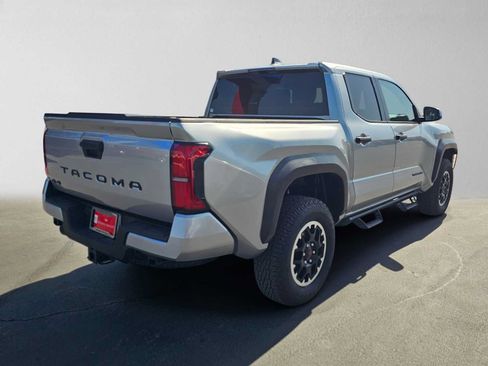Certified 2025 Toyota Tacoma TRD Off-Road AWD/4WD image 3