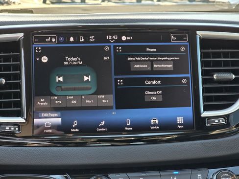 Used 2024 Chrysler Pacifica Touring-L image 21