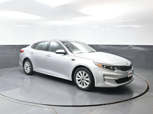Used 2017 Kia Optima EX w/ Premium Package FWD image 4