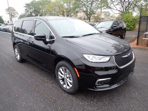 New 2026 Chrysler Pacifica Select AWD/4WD image 8
