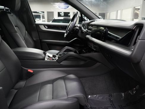 Used 2024 Porsche Cayenne AWD/4WD image 22