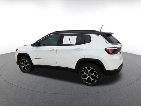 Used 2025 Jeep Compass Limited AWD/4WD image 9