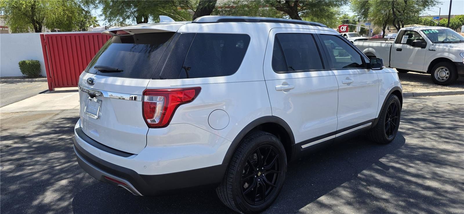 Used 2016 Ford Explorer XLT w/ Equipment Group 201A FWD image 5