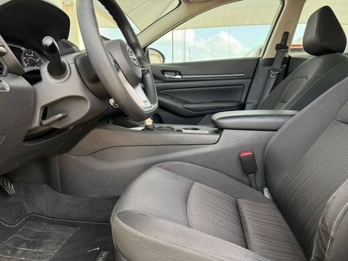 Used 2025 Nissan Altima 2.5 SV FWD image 27