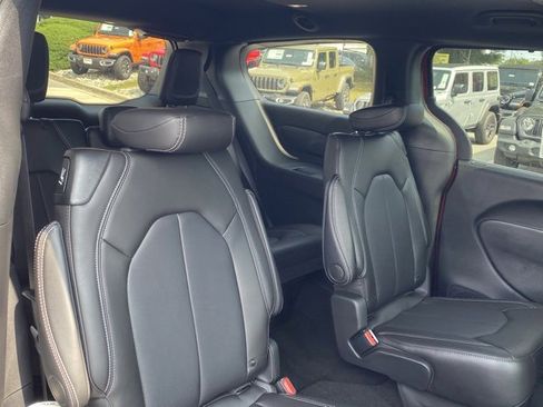 New 2026 Chrysler Pacifica Select image 33