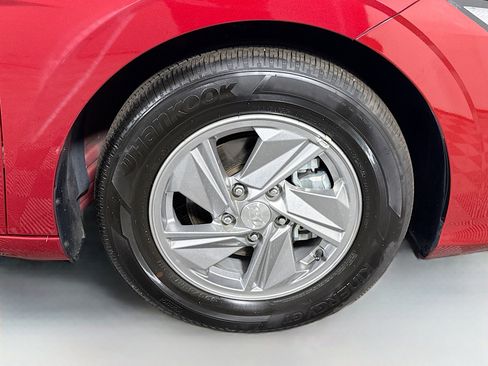 Used 2025 Hyundai Elantra SE image 31