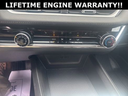 Used 2025 Chevrolet Equinox LT w/ Safety and Technology Package image 17