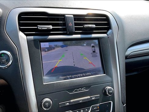 Used 2020 Ford Fusion SE FWD image 20