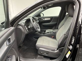 Used 2023 Volvo XC40 B5 Core AWD/4WD video 3