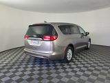 Used 2017 Chrysler Pacifica Touring image 4