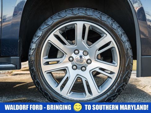 Used 2019 Cadillac Escalade ESV Luxury image 19