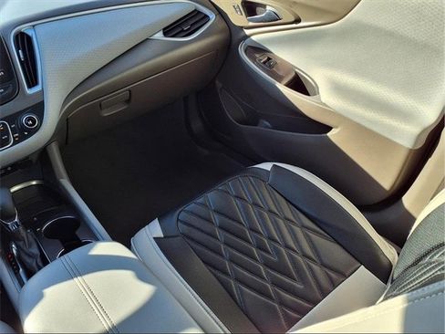 Used 2022 Chevrolet Malibu LT image 12