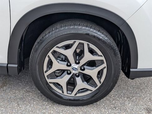 Used 2023 Subaru Forester Premium image 9