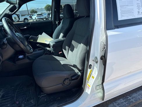 Used 2019 Toyota Tacoma TRD Off-Road AWD/4WD image 13