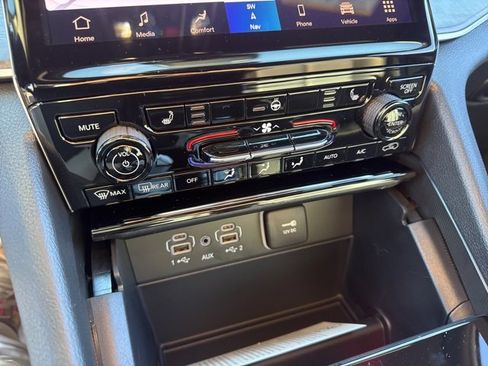 New 2025 Jeep Grand Cherokee L Limited w/ Trailer Tow Package image 21