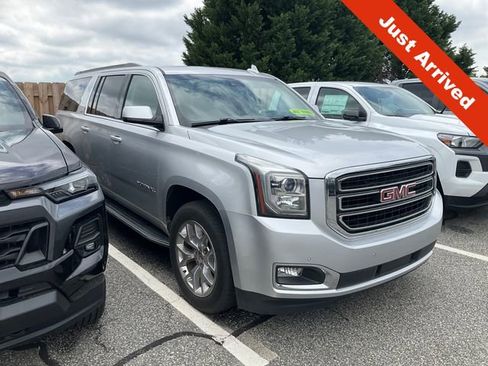 Used 2017 GMC Yukon XL SLT w/ Open Road Package AWD/4WD image 1