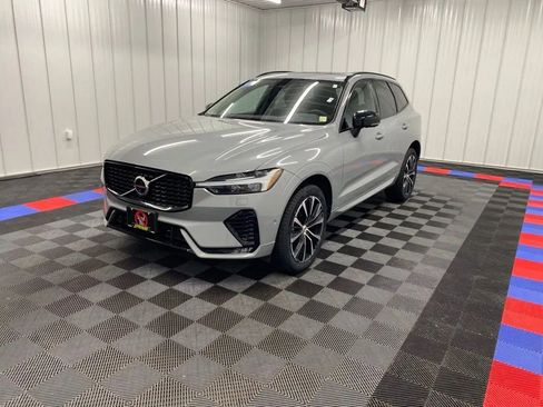Used 2024 Volvo XC60 B5 Plus image 4