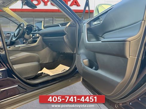 Used 2025 Toyota RAV4 XLE FWD image 27