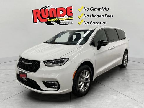 New 2026 Chrysler Pacifica Select AWD/4WD image 1