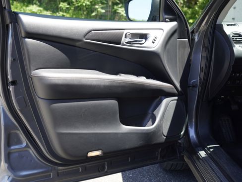 Used 2020 Nissan Pathfinder SL AWD/4WD image 12