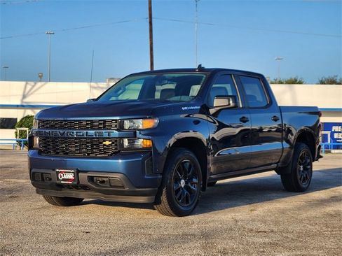 Used 2020 Chevrolet Silverado 1500 Custom w/ Custom Value Package image 3