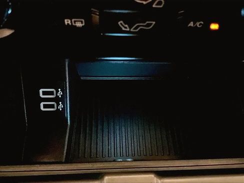 Used 2019 Ford F150 XLT w/ Equipment Group 302A Luxury AWD/4WD image 32