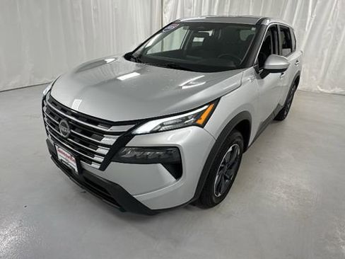 Certified 2025 Nissan Rogue SV AWD/4WD image 7