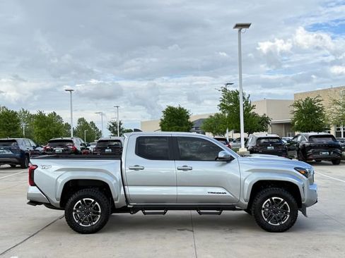 Used 2025 Toyota Tacoma TRD Sport AWD/4WD image 5