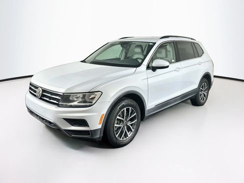 Used 2018 Volkswagen Tiguan SE FWD image 3