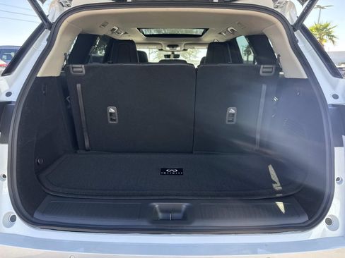 New 2026 INFINITI QX60 Luxe w/ Family Package image 7