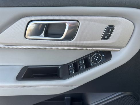 Used 2025 Ford Explorer Active w/ Active Comfort Package image 20